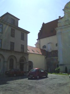 Klasztor benedyktynów w Lubiniu od strony podwórza